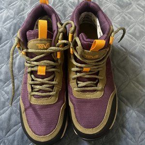 Teva Ridgeview Mid Hiking Boots